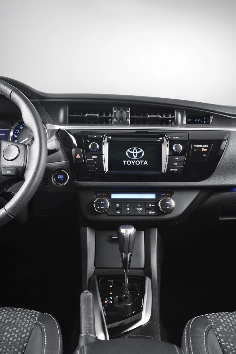 интерьер новая toyota Corolla
